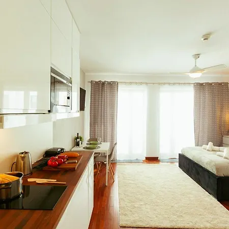 Pawia 51 - Piekny Wiok Na Centrum Warszawy - Duzy Balkon - Smart Tv 55 Cali Wifi - Good *